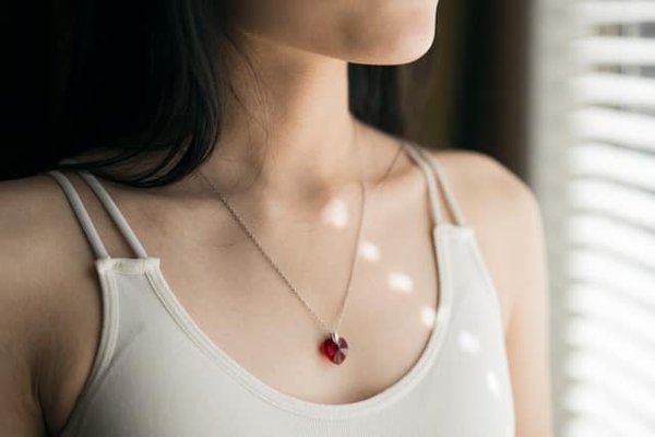 What Are the Most Effective Ways to Wear a Personal Air Purifier Necklace as a Statement Accessory?